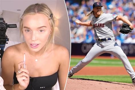 Noah Syndergaard’s ex, Alex Cooper, mocks pitcher with his。